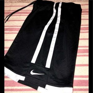 Boys shorts.                                    10